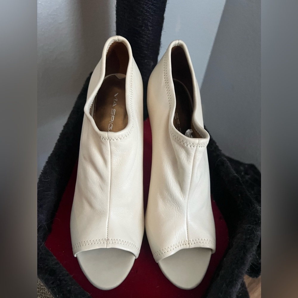 Via Spiga peep-toe bootie. Size 81/2